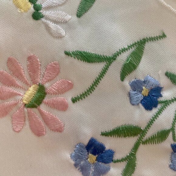 Vintage Floral Embroidered Tablecloth with Napkins, 72x90 Cutwork Satin Finish, - Picture 1 of 8